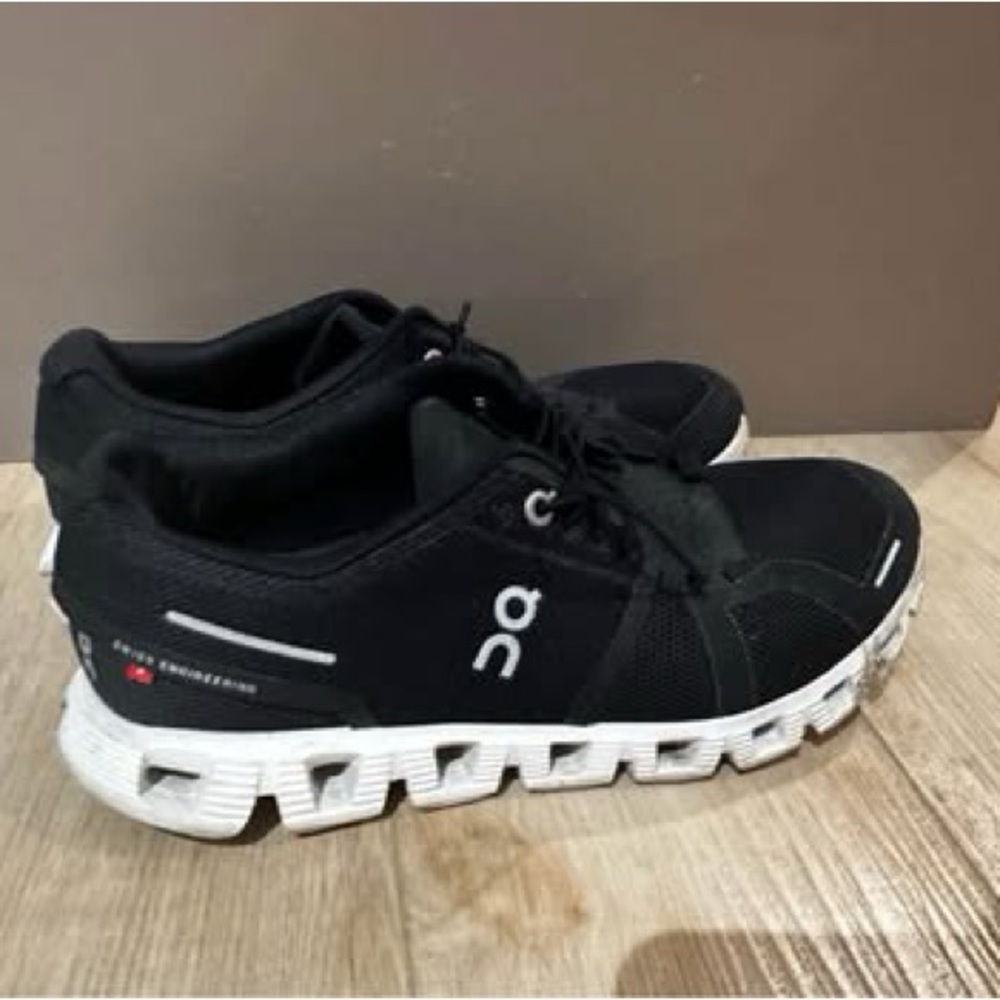 On Running Running Women Cloudflow Black/White Lightweight Running Shoes 38